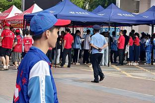 海斯：胯下换手扣篮对我来说并不稀奇 我有身高并且能跳